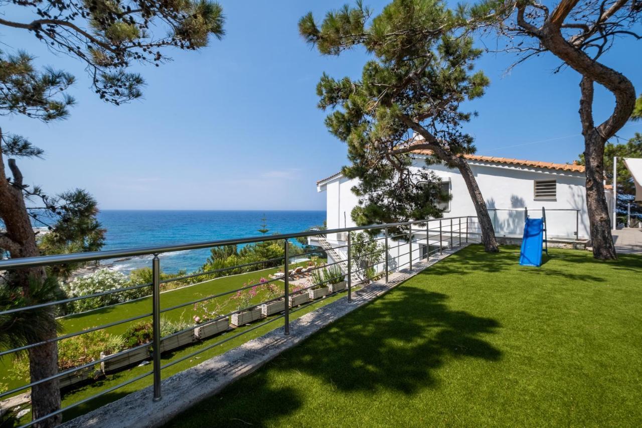 Icarus Luxury Beachfront Villa Gialiskari  Экстерьер фото